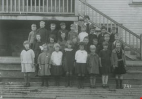 Douglas Road School class, 1925 (date of original), copied 1991 thumbnail