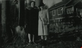 Annette Thompson and Ruth Hollands, 1944 (date of original), copied 1991 thumbnail