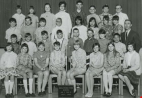 Brentwood Park School Grade 7 class, 1968 (date of original), copied 1991 thumbnail