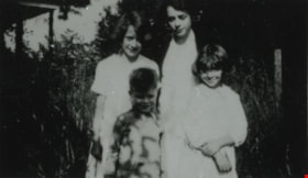 Pontifex children, 1928 (date of original), copied 1991 thumbnail