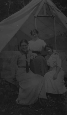 Women outside tent, [1914] (date of original), copied 1991 thumbnail