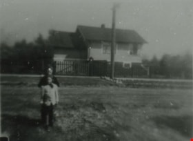 Children on Antrim Avenue, [1940] (date of original), copied 1991 thumbnail