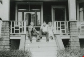 Fred, Lyle and Ida Le Grove, [1933] (date of original), copied 1991 thumbnail