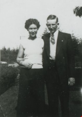 Evelyn and Lyle Le Grove, [1937] (date of original), copied 1991 thumbnail