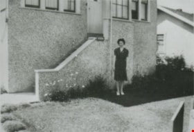 Evelyn Le Grove, [1940 or 1941] (date of original), copied 1991 thumbnail