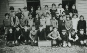 Riverway East School students, [1924 or 1925] (date of original), copied 1991 thumbnail