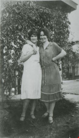 Sabra and Helen Hardy, [between 1925 and 1929] (date of original), copied 1991 thumbnail