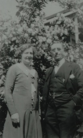 Ida and Fred Le Grove, [1921] (date of original), copied 1991 thumbnail