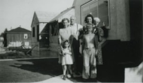 Nichols and MacPhaden family and Friends, [1945] (date of original), copied 1991 thumbnail