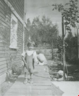 Child by Union Street house, [between 1920 and 1922] (date of original), copied 1991 thumbnail