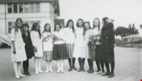 Girls at Gilmore Avenue School, [1917 or 1918] (date of original), copied 1991 thumbnail
