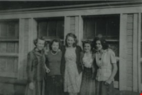 Girls at Edmonds School, 1945 (date of original), copied 1991 thumbnail