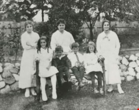Ramsey family, [1916] (date of original), copied [1999] thumbnail
