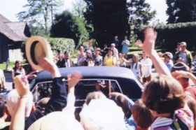 Motorcade carrying Queen Elizabeth and Prince Philip, 1971 thumbnail