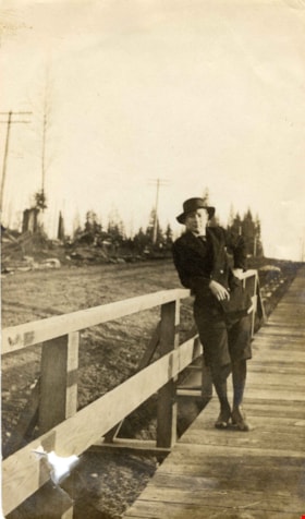 Plank Bridge on Edmonds Street, 1911 thumbnail