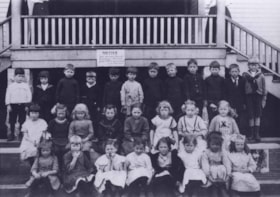 Edmonds School Primary class, 1913 (date of original), copied [ 2002] thumbnail