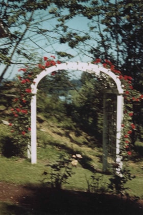 Eagles Estate garden trellis, [1935] (date of original), copied 2003 thumbnail