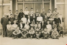 Sperling School Grade Eight Graduating Class, May 1952 thumbnail
