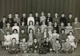 Grade 3, Division 8, [1960 or 1961] thumbnail