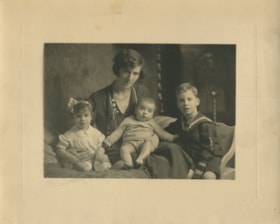 Peers family, [1936] thumbnail