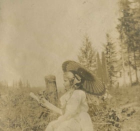 Kitty Hill with a parasol, [1910] thumbnail