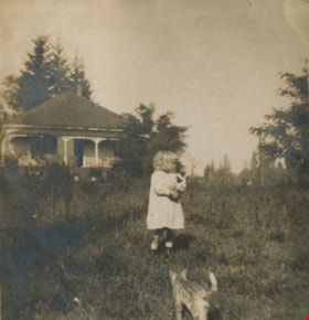 Kitty in front of Brookfield, [1905] thumbnail
