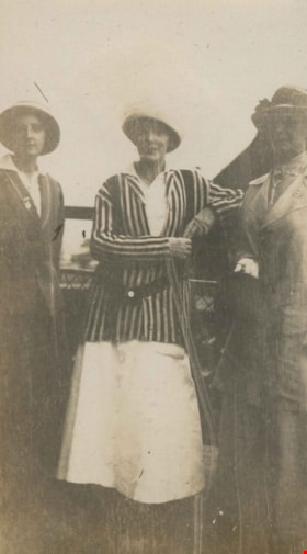 Mrs. B.R. Hill, Mrs. A.C. Hill and Winnie Hill, [1920] thumbnail