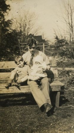 Bob Peers and his children, [1930] thumbnail
