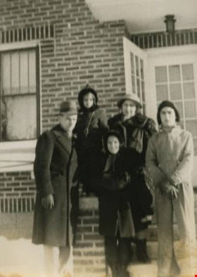 Peers family, [1943] thumbnail