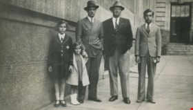 Bob Peers and his children, [1940] thumbnail