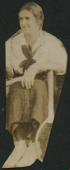 Seated woman, [1920] thumbnail