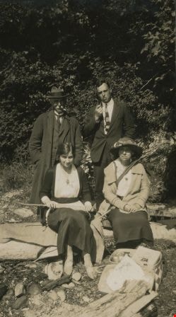 Claude, Kitty and Annie Peers with Mike Peers, 1923 thumbnail