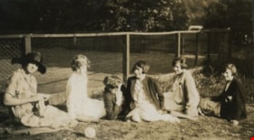 Women seated next to a tennis court, 1926 thumbnail