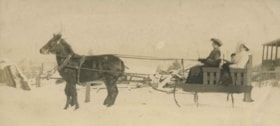 Horse pulling a sleigh, [1908] thumbnail