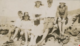 Children on the beach, 1920 thumbnail