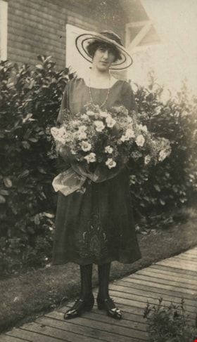 Florence Hart Godwin on her wedding day, August 7, 1922. Item no. 477-601 thumbnail