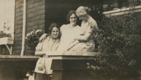 The bride with her mother and sister, August 7, 1922 thumbnail