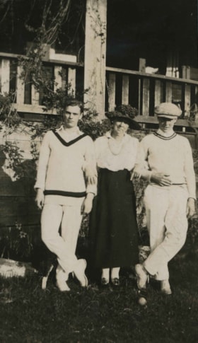 Bob, Annie and Dick Peers, [1920] thumbnail