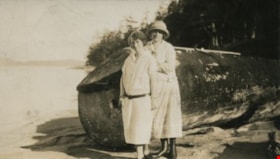 Women at the beach, [1922] thumbnail
