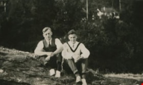 Bob Peers and his friend, 1922 thumbnail