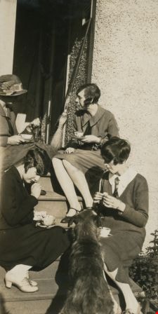 Women having tea, 1927 thumbnail