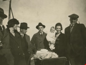 Peers and Travers family, [1921] thumbnail
