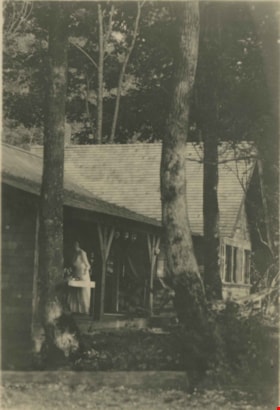 Cottage at Crescent Beach, 1911 thumbnail