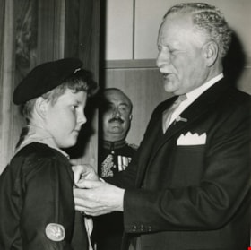 Governor General presents the Silver Cross, December 3, 1968 thumbnail