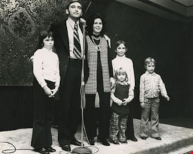 John Reynolds with his family, 1972 thumbnail