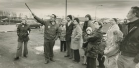 Parks and Recreation Commissioner Richard Smith leading a tour, November 1976 thumbnail