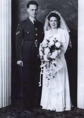 John and Lois Shaw, November 25, 1942 thumbnail