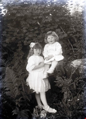 Young children, [between 1910 and 1914] thumbnail