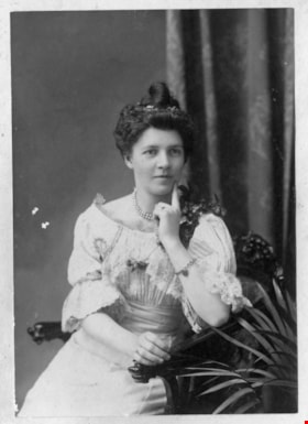 Studio portrait of Violet Eagles, [between 1917 and 1920] thumbnail