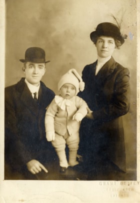 Young family, [190-?] thumbnail